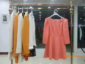 服裝廠家直銷新趨勢(shì) 尾貨與品牌折扣女裝的批發(fā)之道